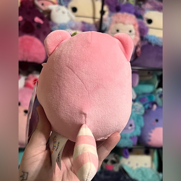 Ditty the lemur 5โ Easter squishmallow pink with flowers - Picture 6 of 6